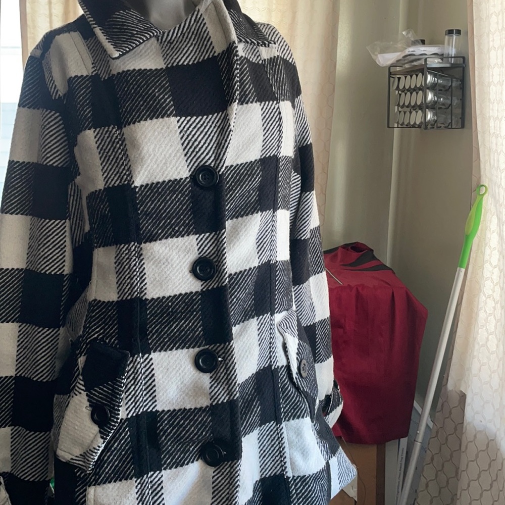 Dollhouse  1x  black and white jacket